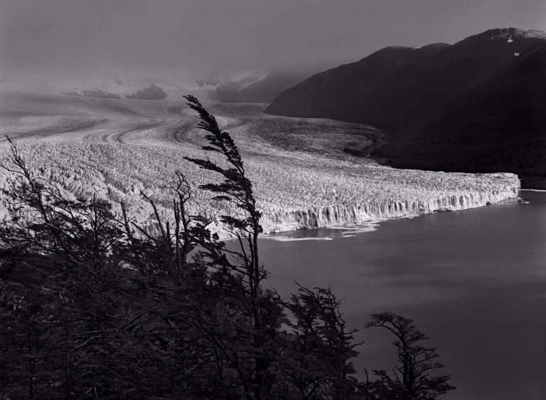 Glaciar Perito Moreno, Campo de Hielo, Patagonia, Argentina, 2007. Fotografía de Sebastião Salgado
